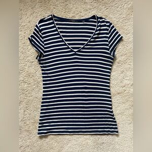 Tahari Blue and White Fitted V-Neck T-Shirt